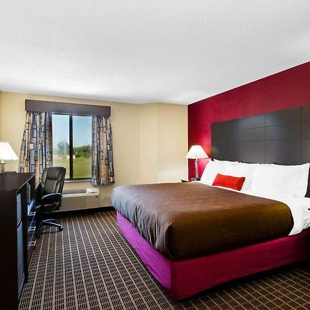 Baymont Inn & Suites By Wyndham Mukwonago Esterno foto