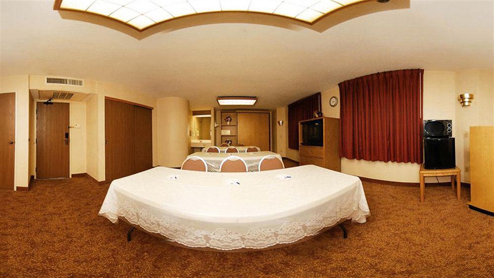 Baymont Inn & Suites By Wyndham Mukwonago Esterno foto