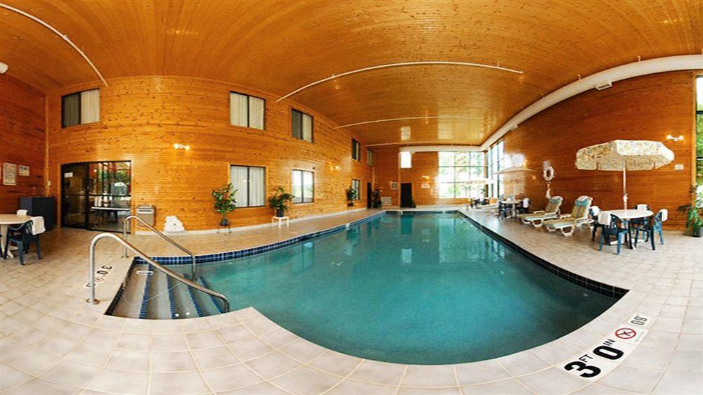Baymont Inn & Suites By Wyndham Mukwonago Esterno foto