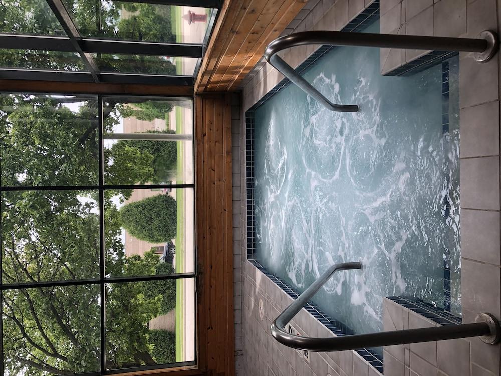 Baymont Inn & Suites By Wyndham Mukwonago Esterno foto