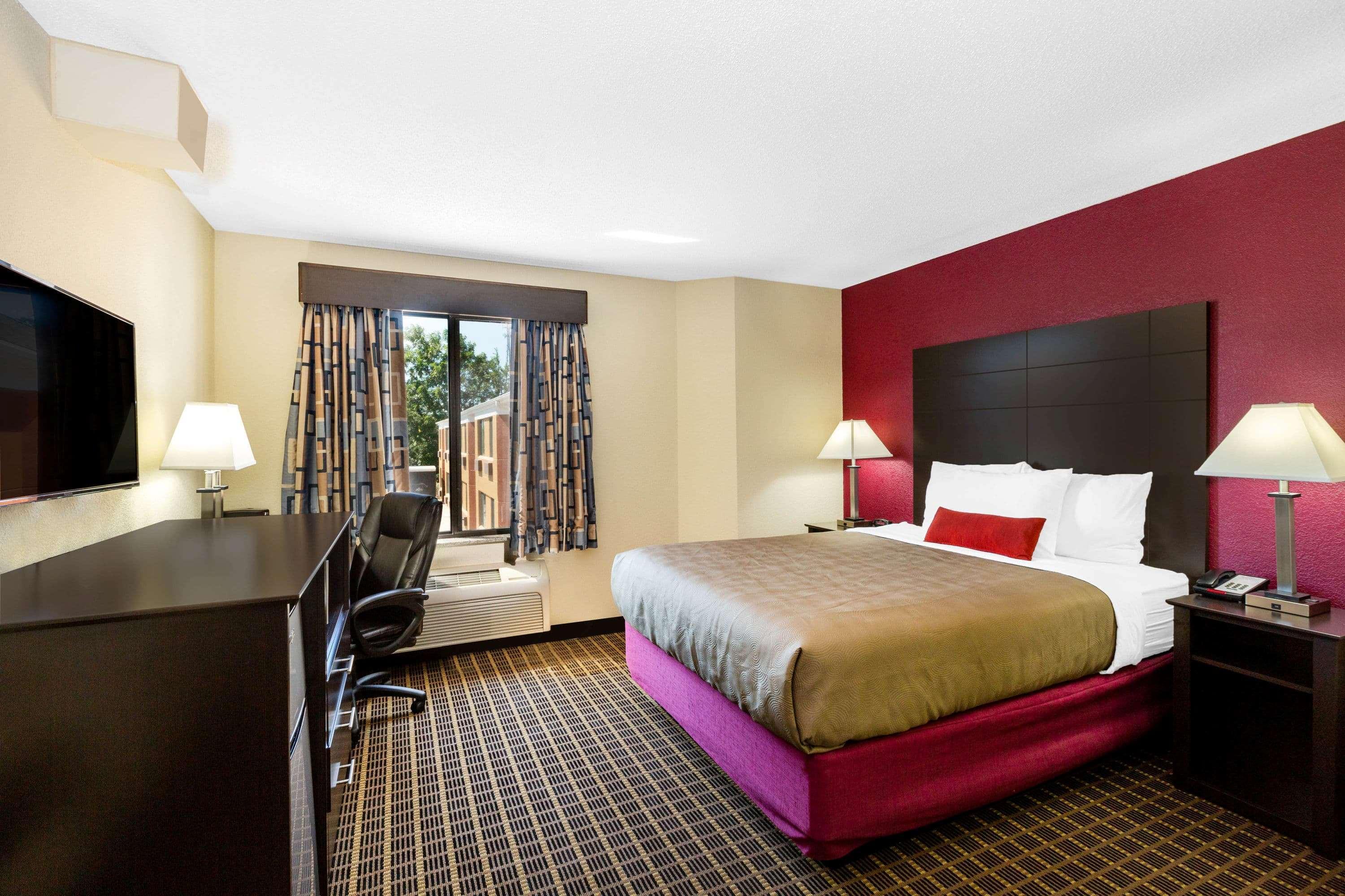 Baymont Inn & Suites By Wyndham Mukwonago Esterno foto