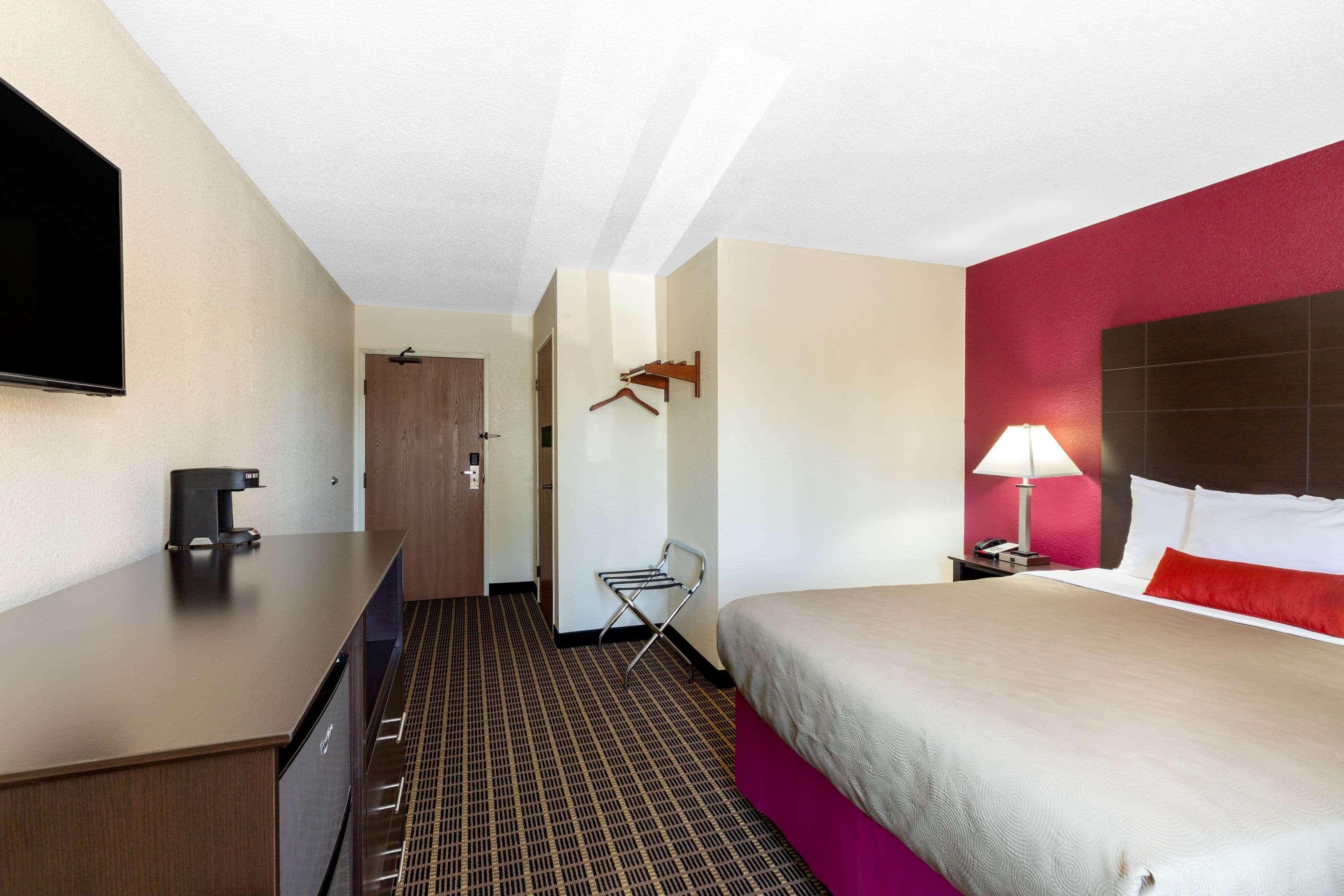 Baymont Inn & Suites By Wyndham Mukwonago Esterno foto