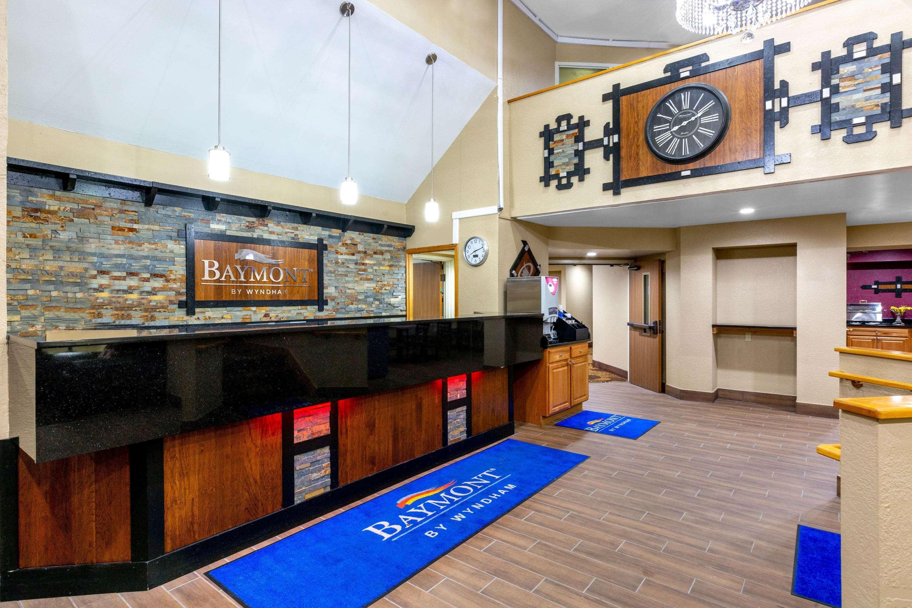 Baymont Inn & Suites By Wyndham Mukwonago Esterno foto
