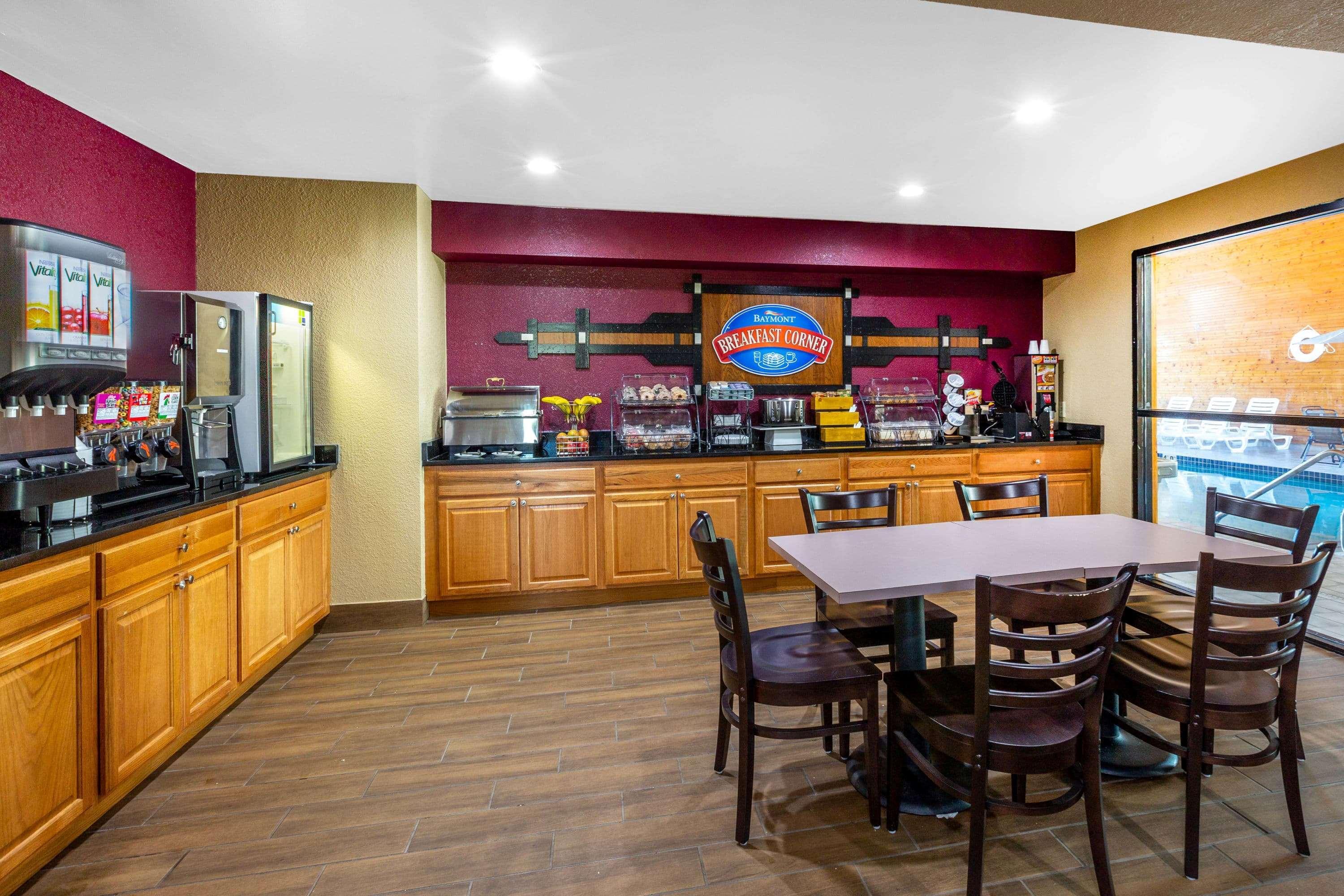 Baymont Inn & Suites By Wyndham Mukwonago Esterno foto