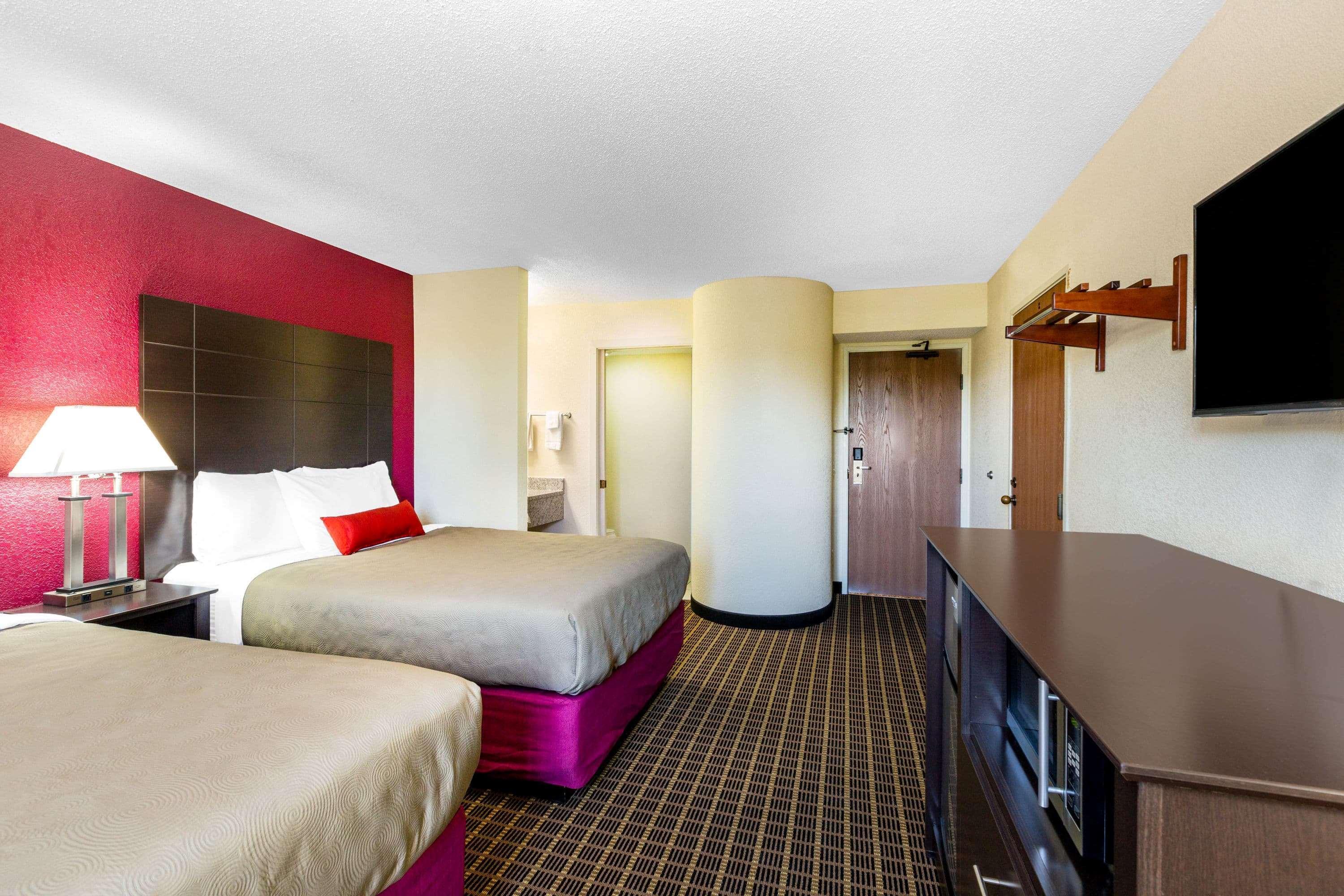 Baymont Inn & Suites By Wyndham Mukwonago Esterno foto
