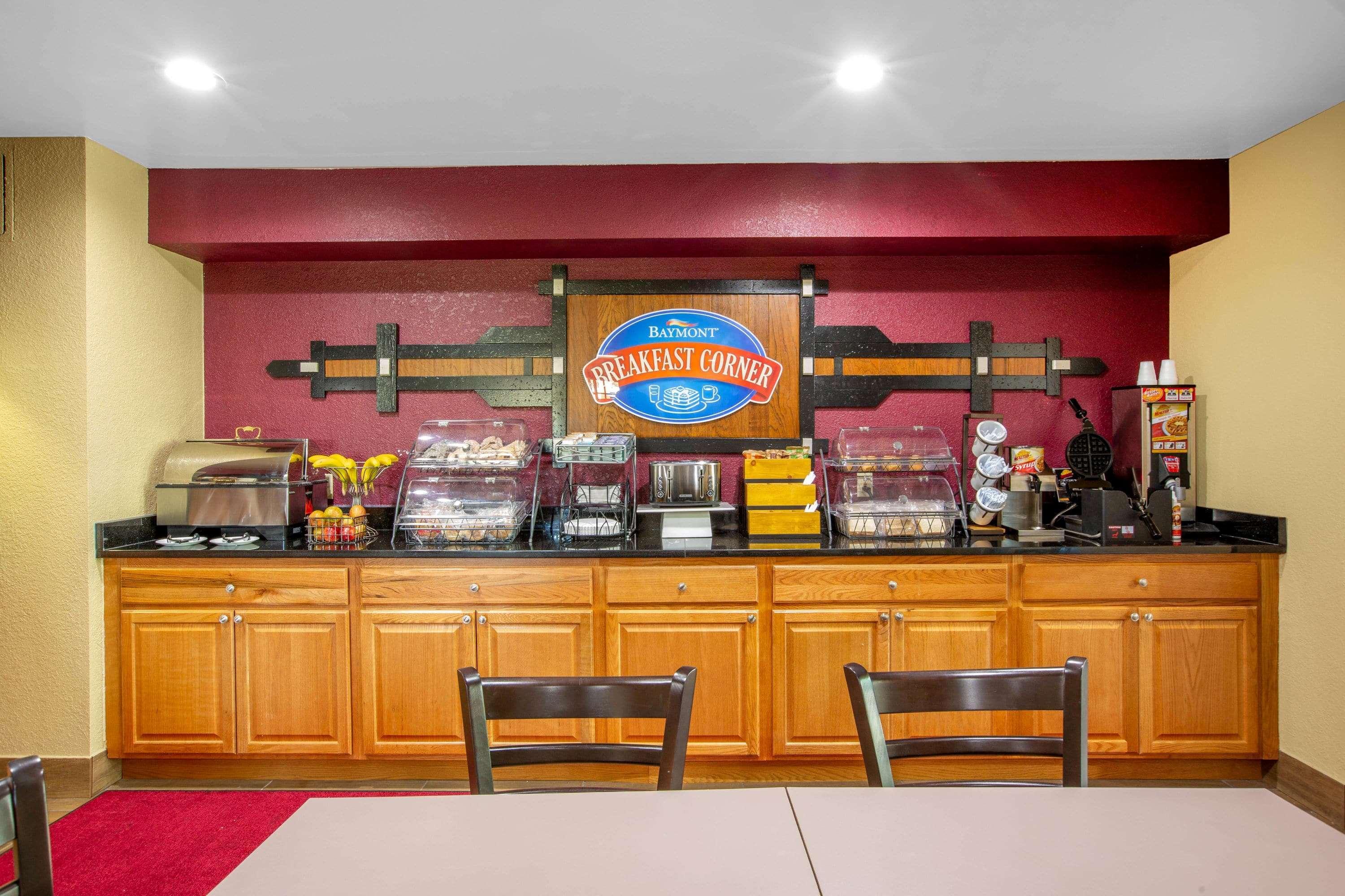 Baymont Inn & Suites By Wyndham Mukwonago Esterno foto
