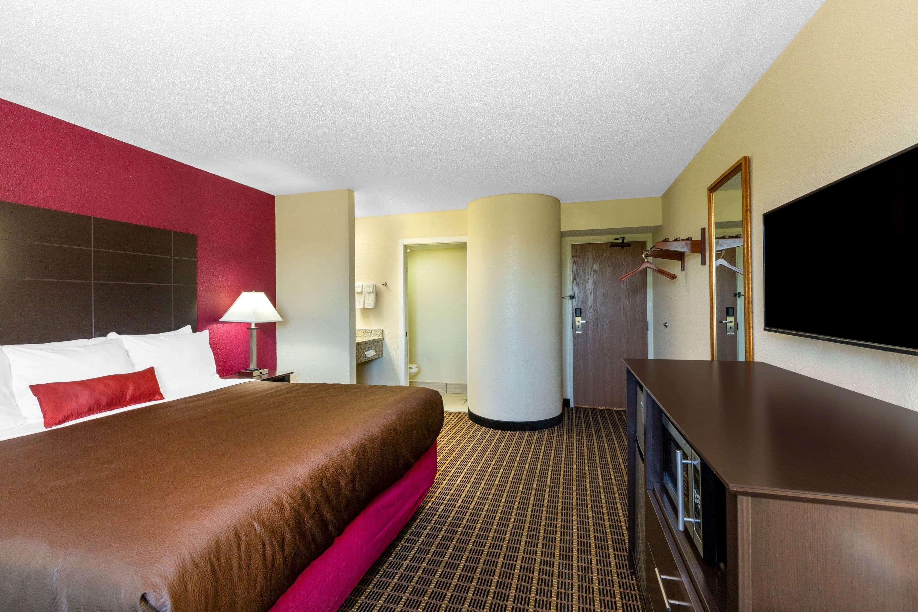 Baymont Inn & Suites By Wyndham Mukwonago Esterno foto