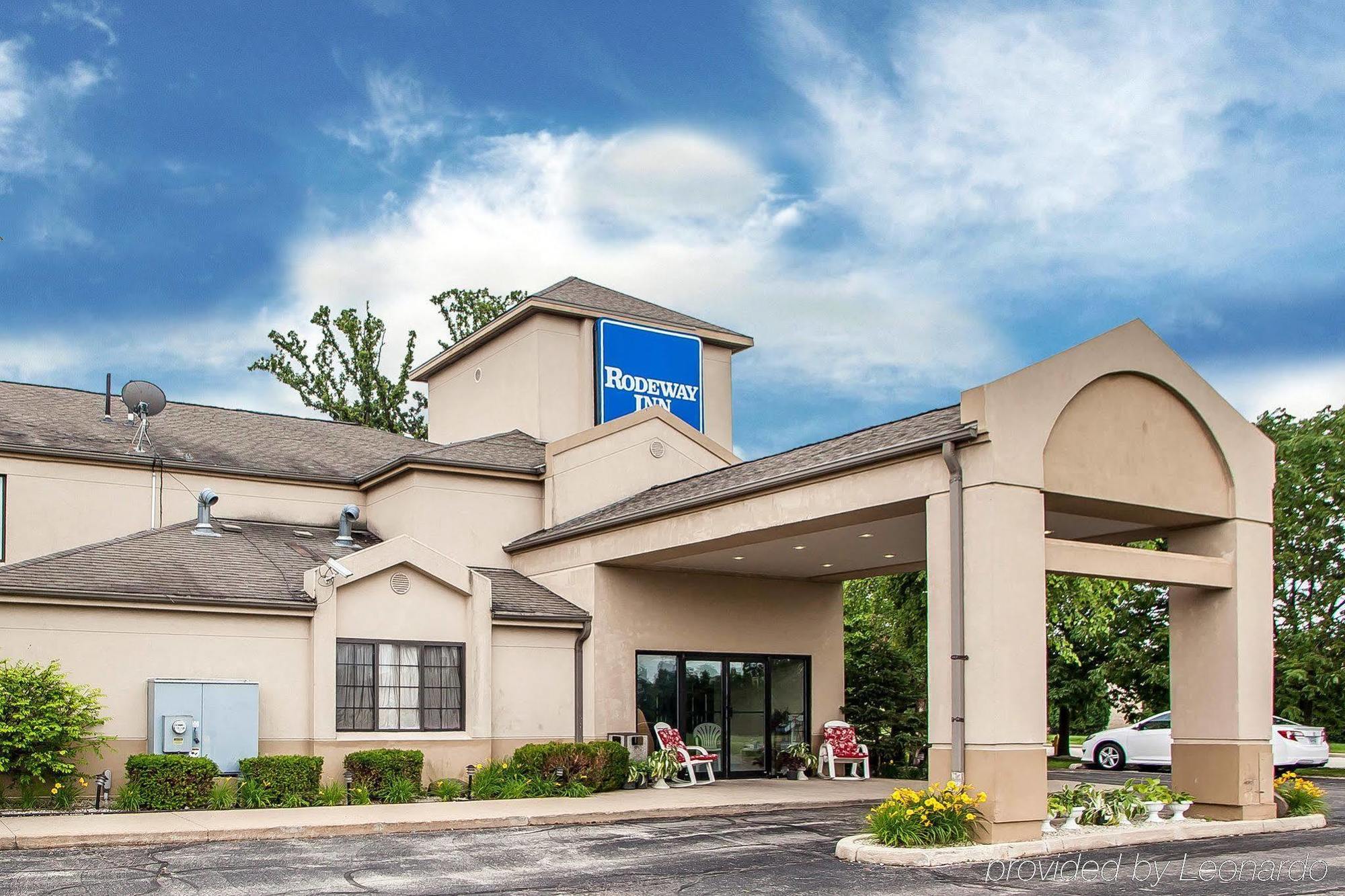Baymont Inn & Suites By Wyndham Mukwonago Esterno foto