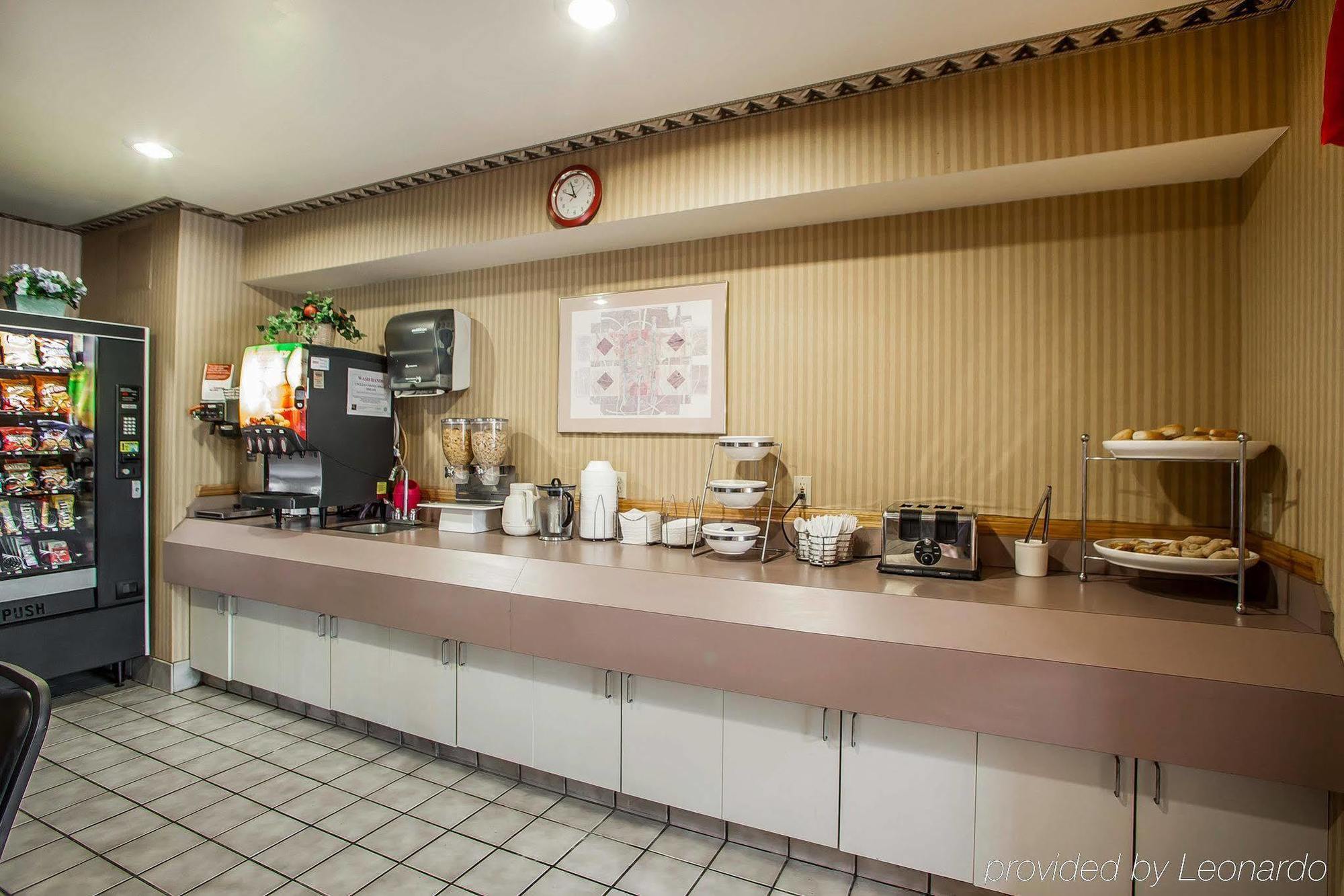 Baymont Inn & Suites By Wyndham Mukwonago Esterno foto