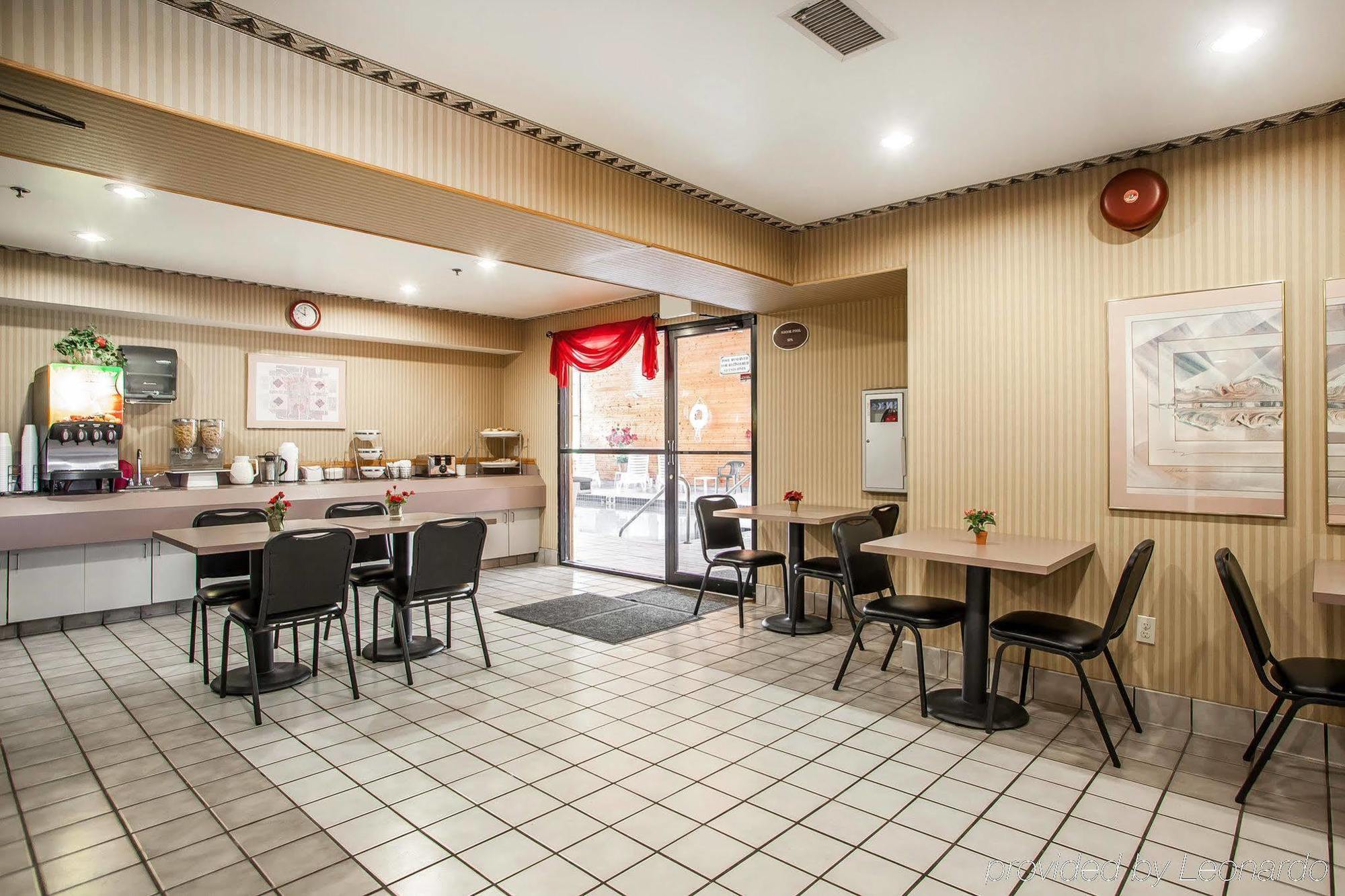 Baymont Inn & Suites By Wyndham Mukwonago Esterno foto