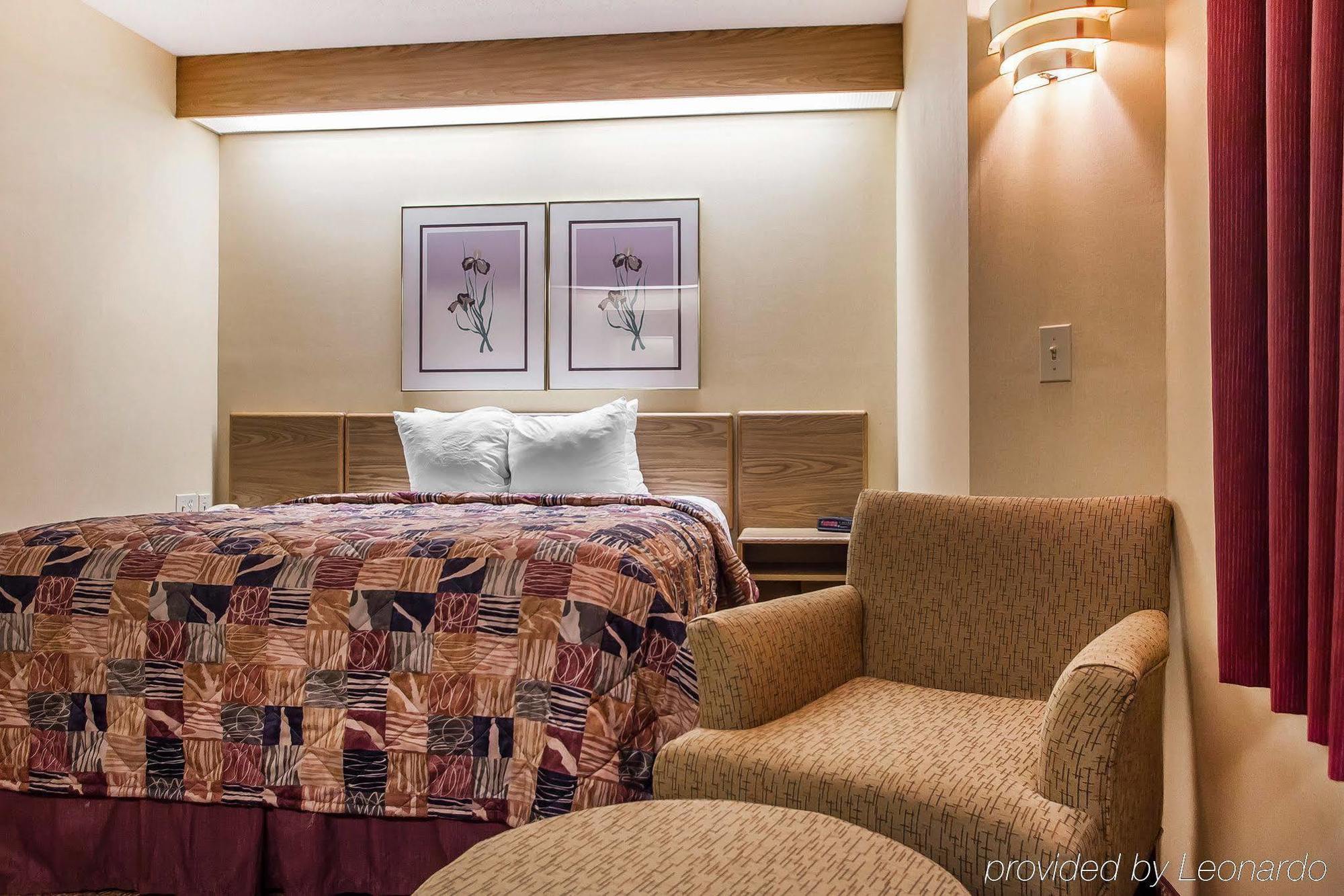 Baymont Inn & Suites By Wyndham Mukwonago Esterno foto