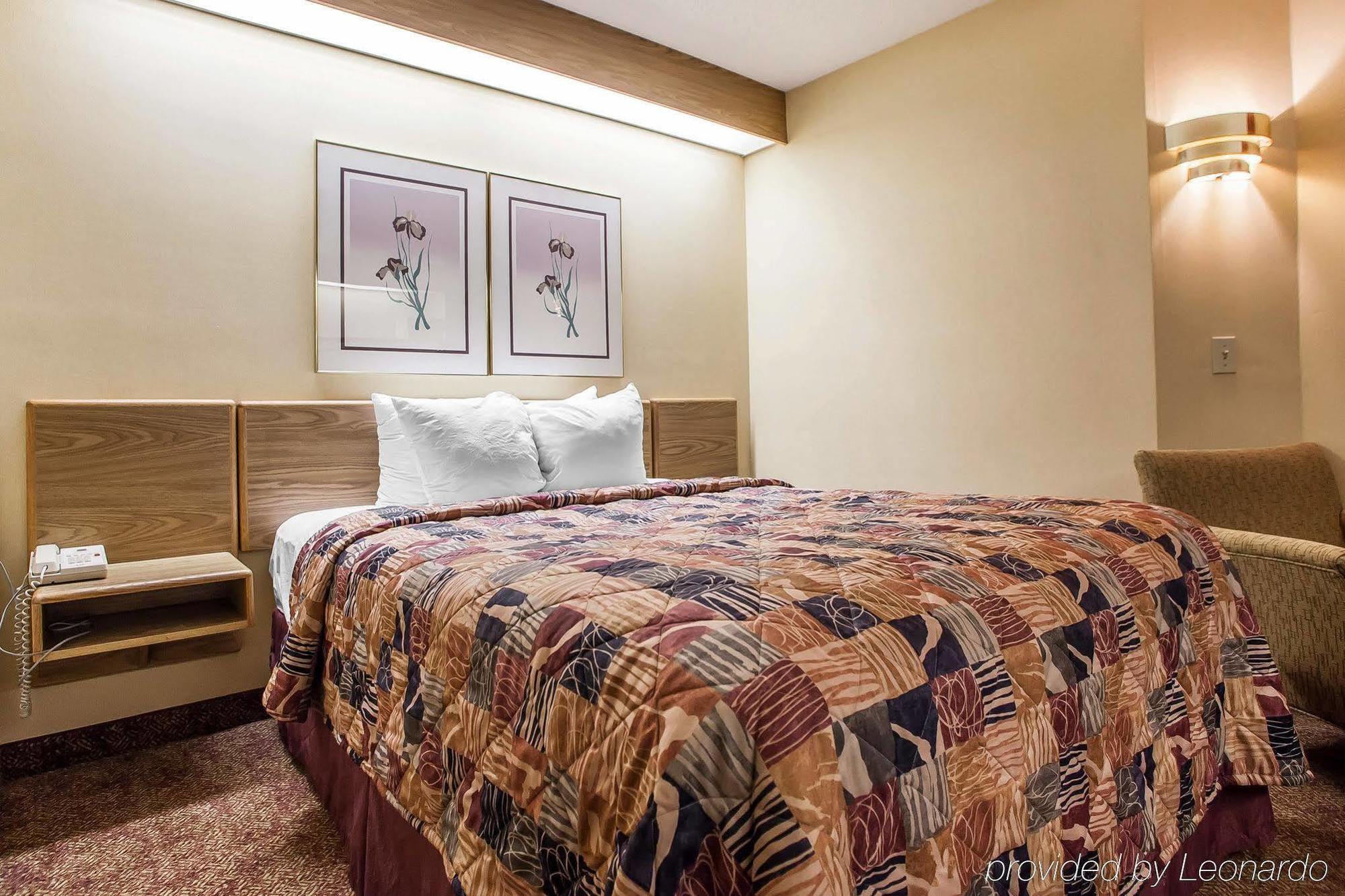 Baymont Inn & Suites By Wyndham Mukwonago Esterno foto
