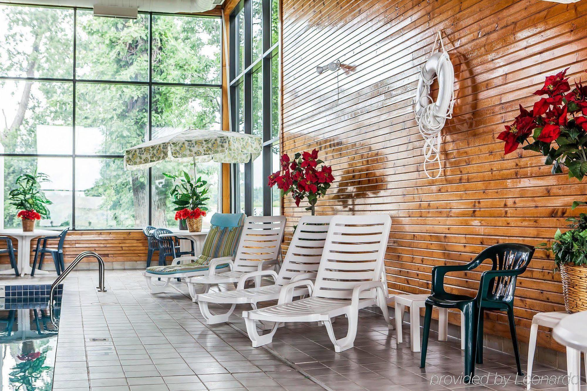 Baymont Inn & Suites By Wyndham Mukwonago Esterno foto