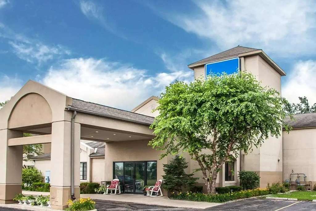 Baymont Inn & Suites By Wyndham Mukwonago Esterno foto